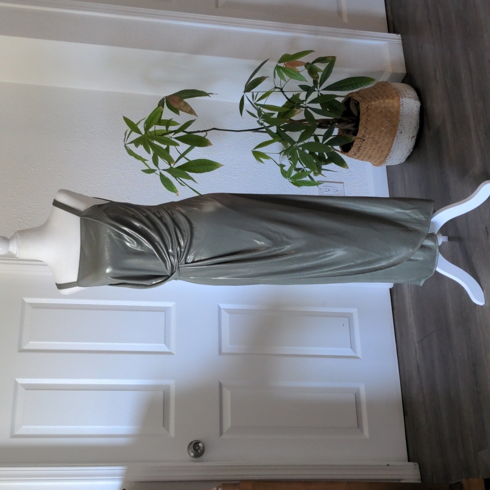NWT Halston Metallic Gown